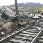 В Румынии с рельсов на скорости вылетел поезд, два человека погибли