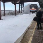 В Нью-Йорке на вокзале пассажиров накрыло волной снега