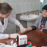 Буковинцам в Кицманской больницы бесплатно измеряли уровень сахара в крови