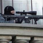 Во Франции полицейский открыл огонь во время выступления президента